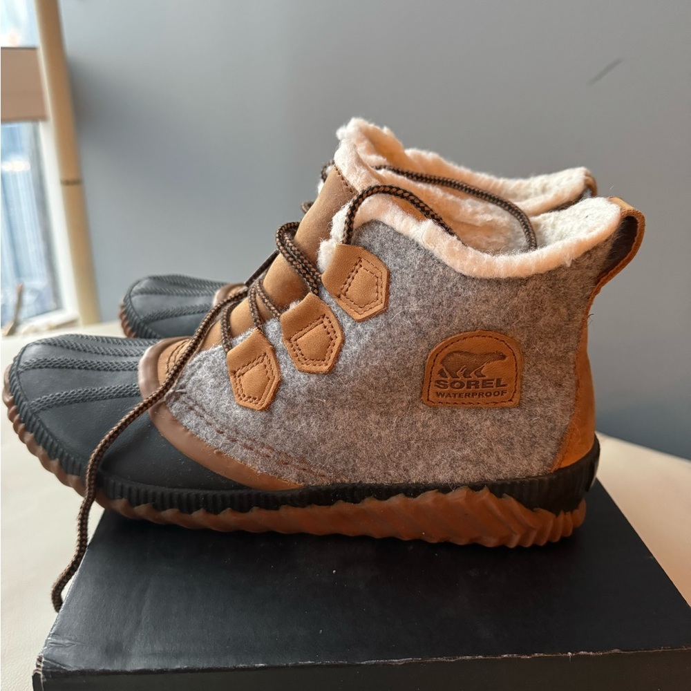 Sorel Women’s waterproof Out n About Plus boots